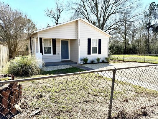 Backyard, Exterior, Facade, Ranch