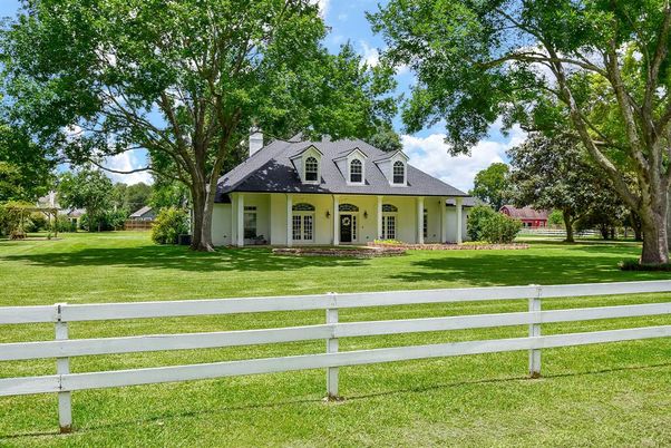 Backyard, Exterior, Facade, Cape Cod