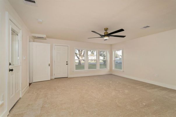 Empty room, Interior