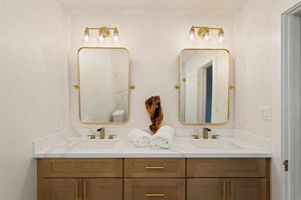 Bathroom, Dual Sink Vanities, Interior