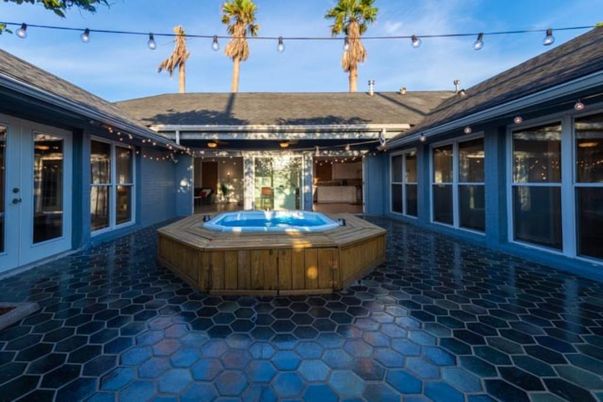 Exterior, Hot Tub