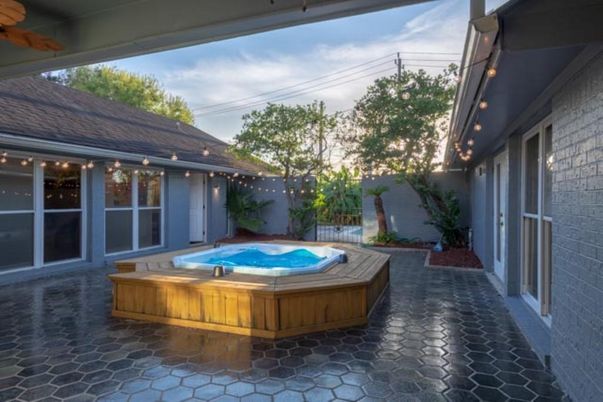 Exterior, Hot Tub