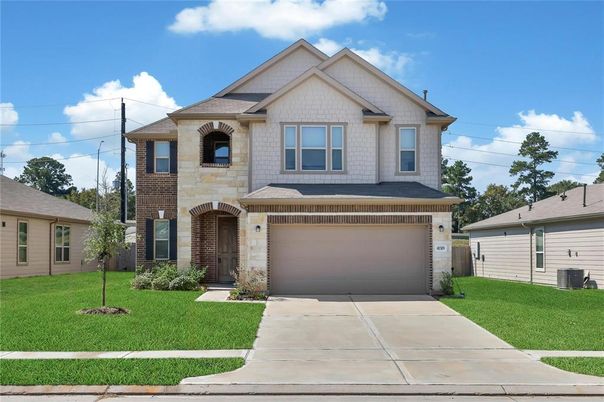 Attached, Exterior, Facade, Brick Traditional