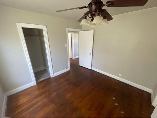 Chandelier, Empty room, Interior, Wood Texture Flooring