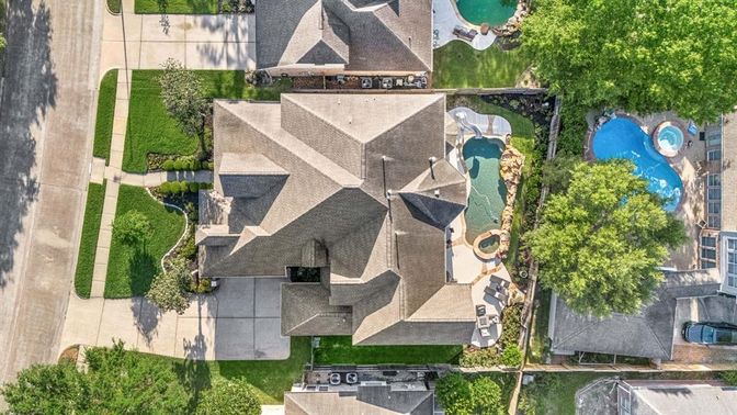 Exterior, Drone