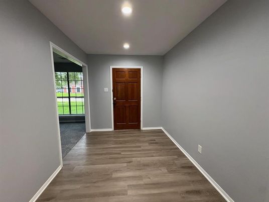 Interior, Recessed Lighting, Wood Texture Flooring