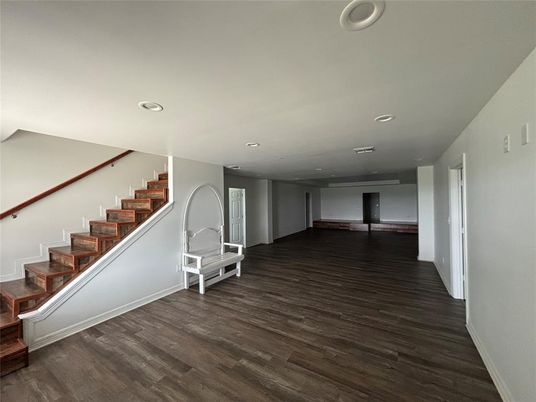 Interior, Recessed Lighting, Wood Texture Flooring