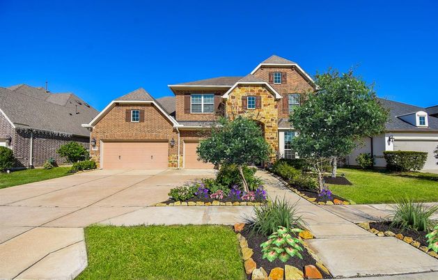 Attached, Exterior, Facade, Brick Facade, French Provincial
