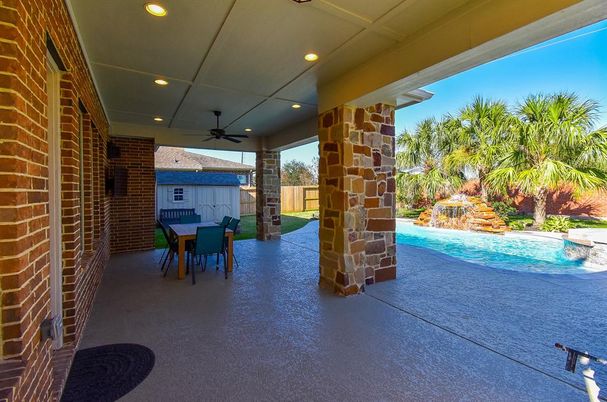 Exterior, Pool, Recessed Lighting