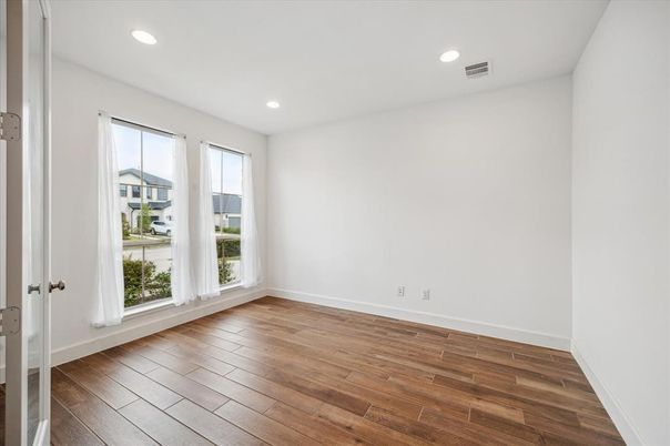Empty room, Interior, Recessed Lighting, Wood Texture Flooring