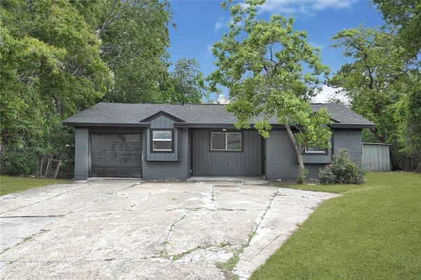 Attached, Exterior, Facade, Ranch