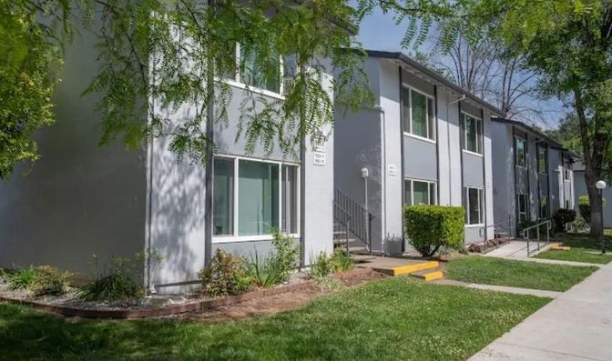 Exterior, Facade, Modern