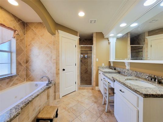 Bathroom, Dual Sink Vanities, Interior, Recessed Lighting