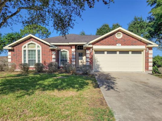Attached, Exterior, Facade, Brick Facade, Ranch