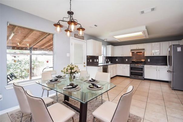 Dining room, Interior, Kitchen, Pendant Lights, Stainless Steel Appliances, Wooden Ceilings