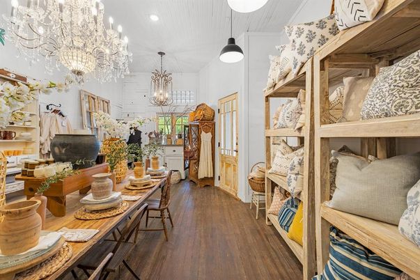 Chandelier, Dining room, Interior, Pendant Lights, Recessed Lighting, Wood Texture Flooring