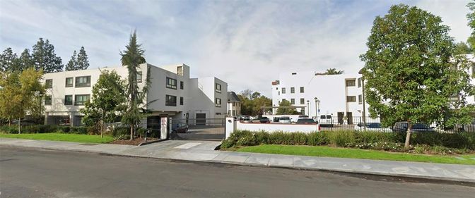 Exterior, Facade, Modern
