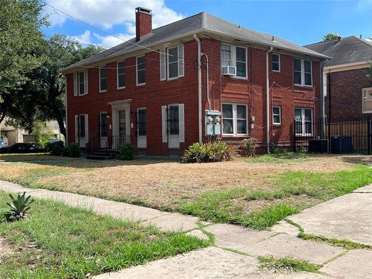 Exterior, Facade, Brick Facade, Georgian