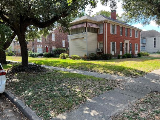 Backyard, Exterior, Facade, Brick Facade, Georgian