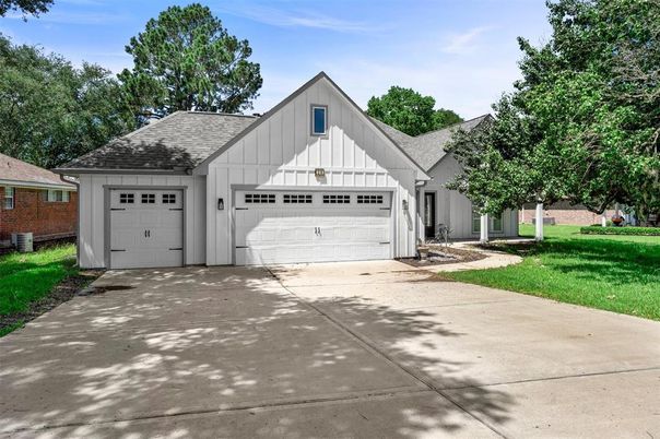 Detached Garage, Exterior