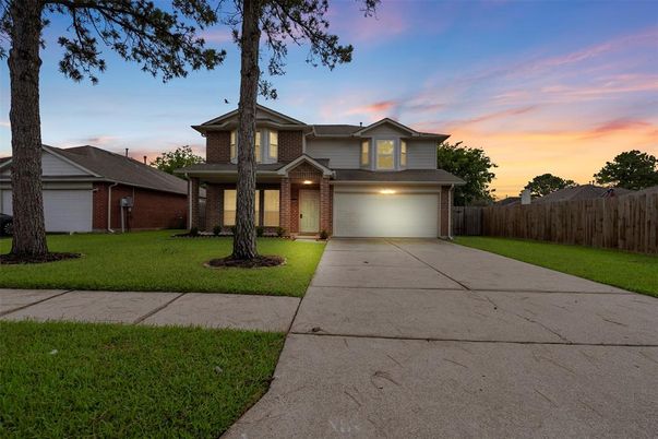 Attached, Exterior, Facade, Brick Facade, American Craftsman