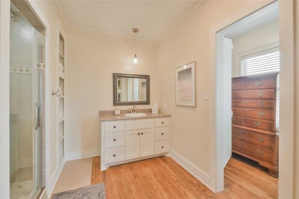 Bathroom, Interior, Pendant Lights, Wood Texture Flooring