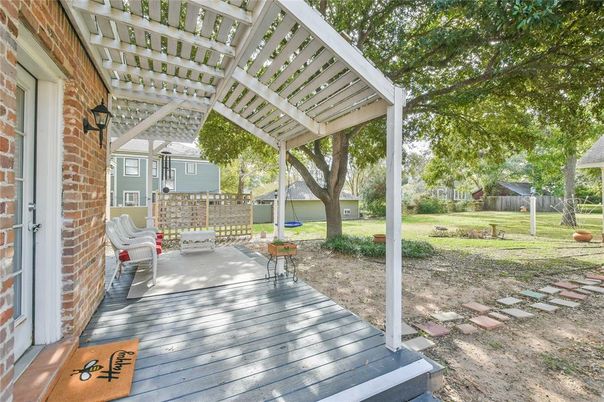 Backyard, Exterior