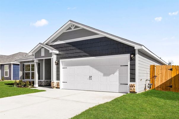 Attached, Exterior, Facade, American Craftsman
