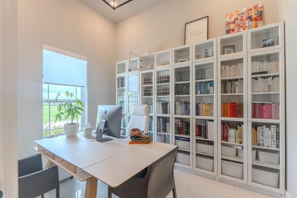Home Office, Interior