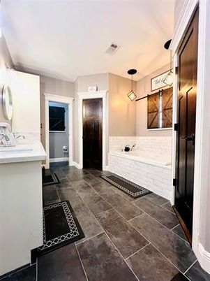 Bathroom, Interior, Pendant Lights