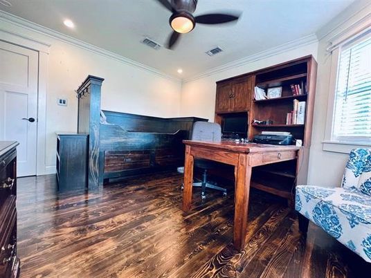 Home Office, Interior, Recessed Lighting, Wood Texture Flooring