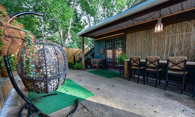 Backyard, Exterior