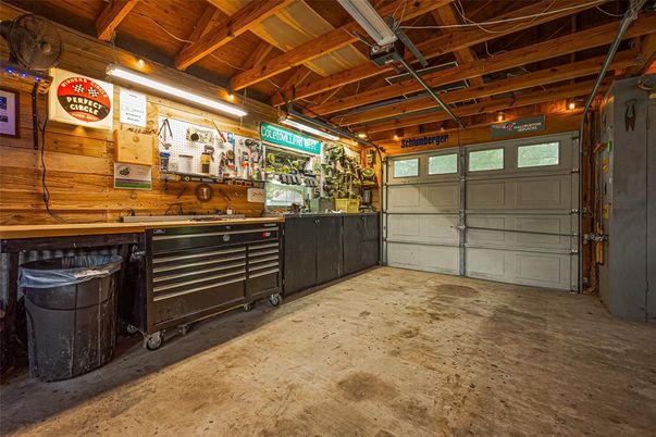 Garage, Interior, Wooden Beams