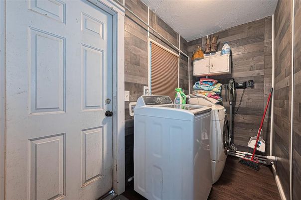 Interior, Washer, Wood Texture Flooring, Wooden Walls