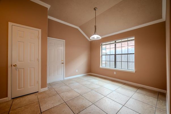 Empty room, Interior, Pendant Lights