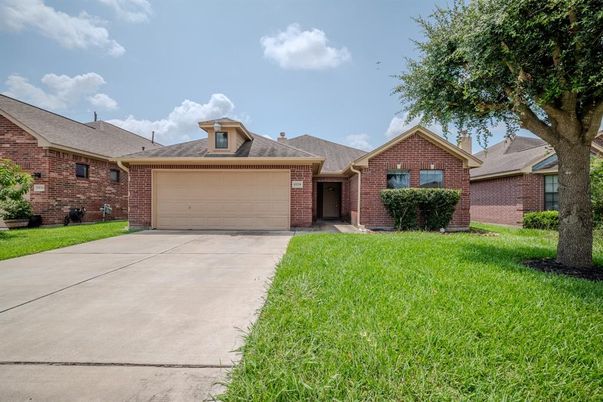 Attached, Exterior, Facade, Brick Facade, Ranch