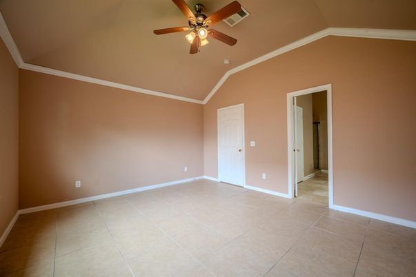 Empty room, Interior