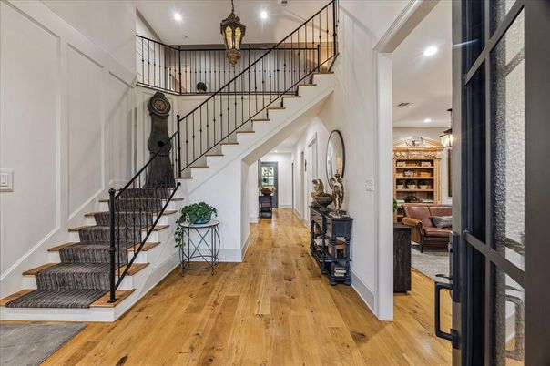 Interior, Pendant Lights, Recessed Lighting, Wood Texture Flooring