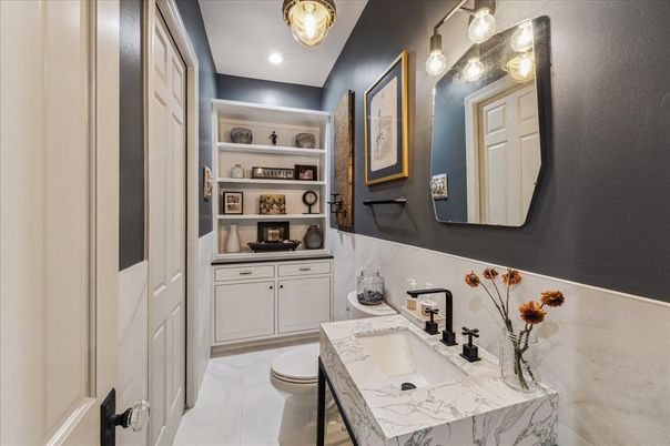 Bathroom, Dual Sink Vanities, Interior, Recessed Lighting