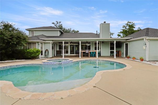 Exterior, Pool