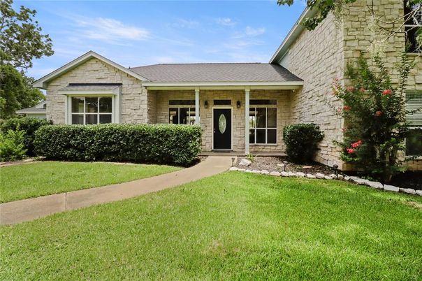 Exterior, Facade, Ranch