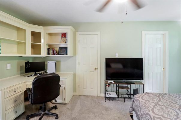 Home Office, Interior