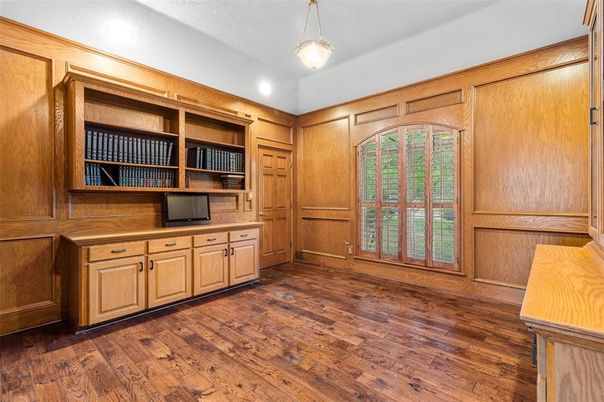 Empty room, Interior, Pendant Lights, Recessed Lighting, Wood Texture Flooring, Wooden Walls
