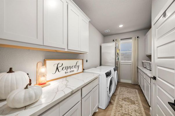 Interior, Recessed Lighting, Washer, Wood Texture Flooring