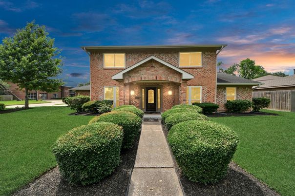 Exterior, Facade, Brick Facade, Georgian