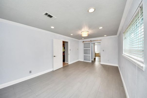 Empty room, Interior, Recessed Lighting, Wood Texture Flooring