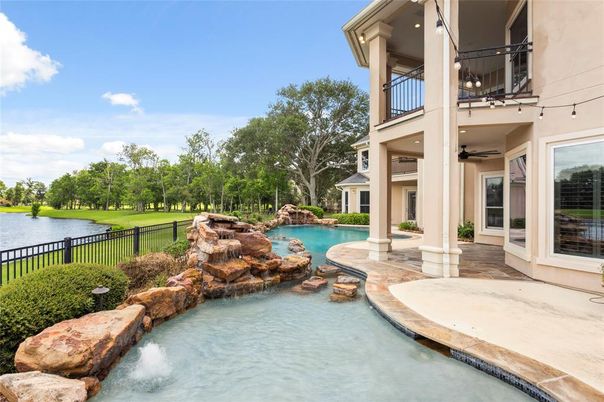 Exterior, Pool, Water
