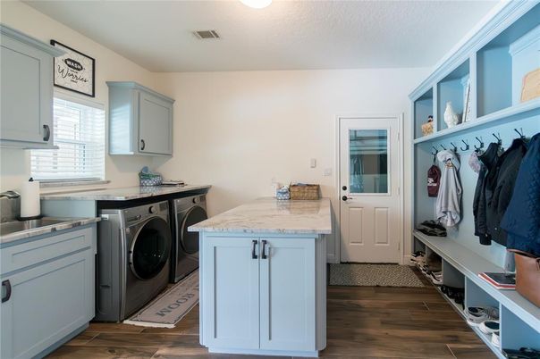 Interior, Washer, Wood Texture Flooring