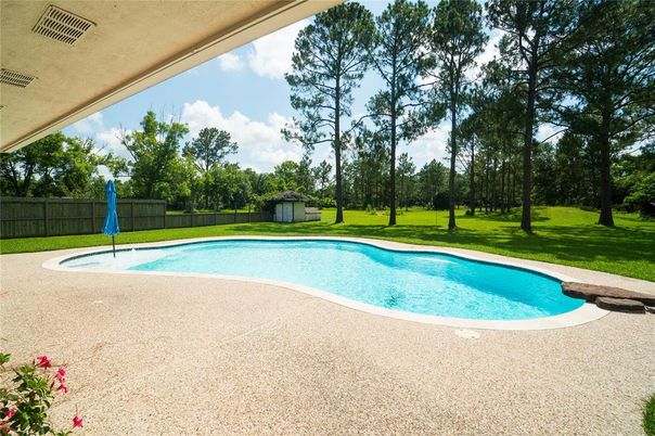 Exterior, Pool