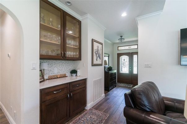 Interior, Recessed Lighting, Wood Texture Flooring